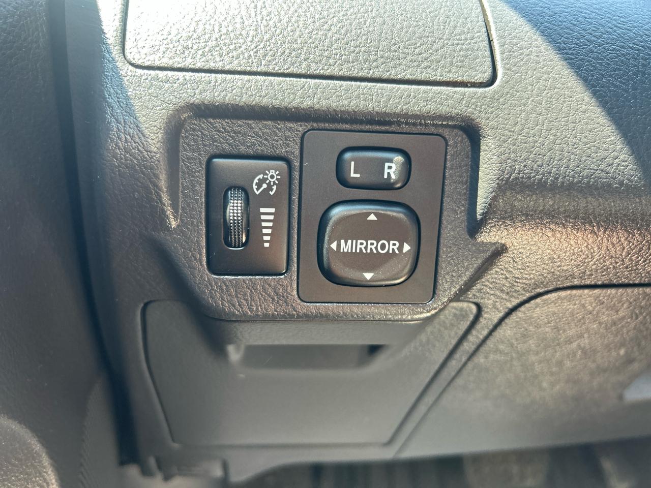 Toyota Yaris 4dr Sdn Man (Natl) 2008