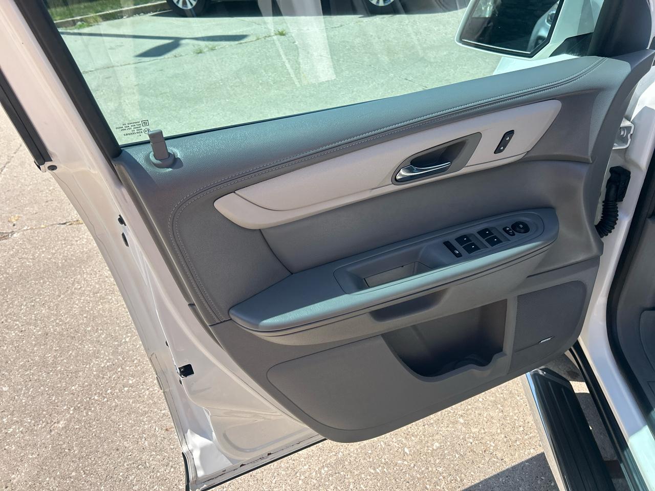 Chevrolet Traverse FWD 4dr LT w/2LT 2015