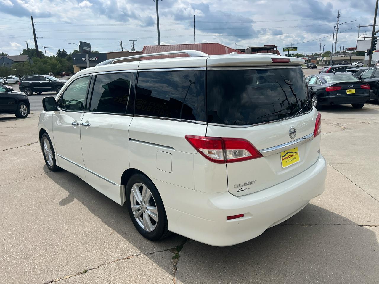 Nissan Quest 4dr SL 2012