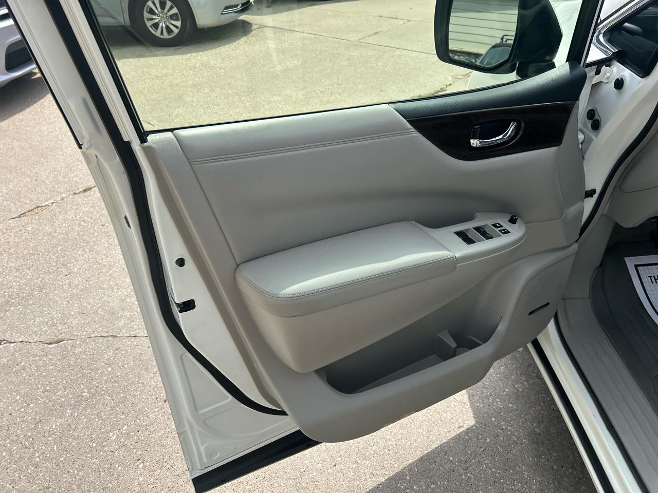 Nissan Quest 4dr SL 2012