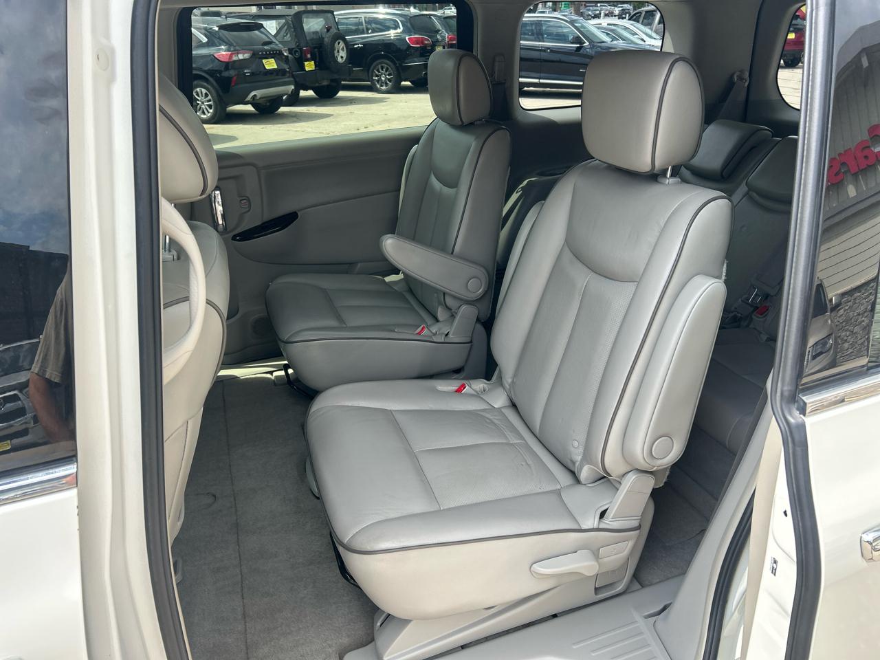 Nissan Quest 4dr SL 2012