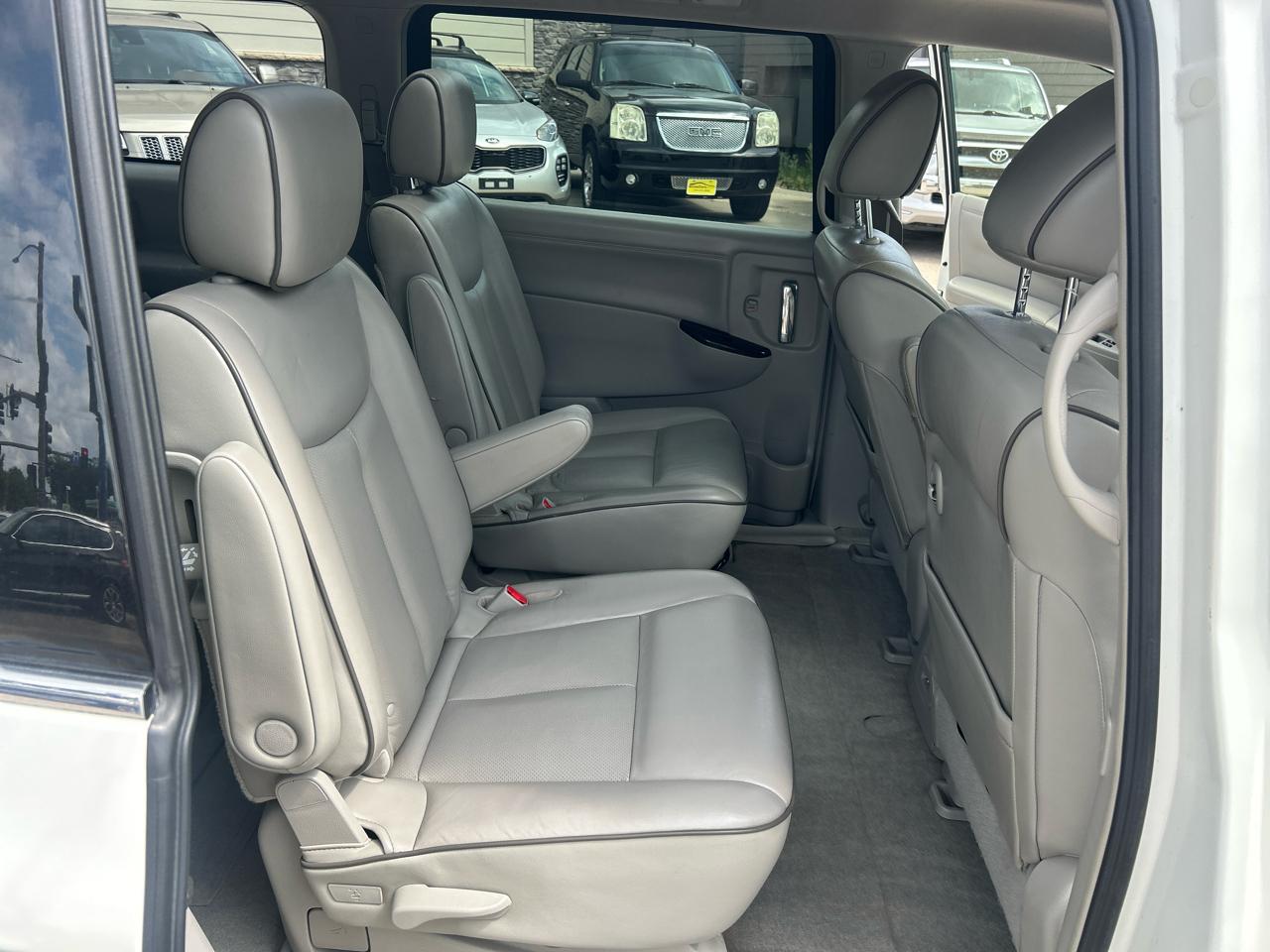Nissan Quest 4dr SL 2012