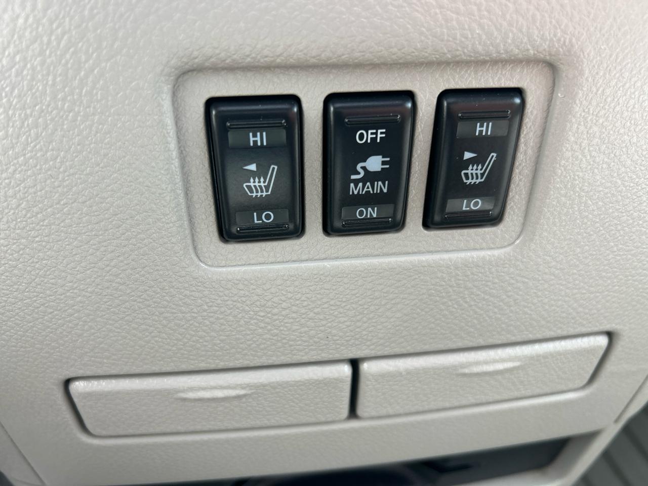 Nissan Quest 4dr SL 2012