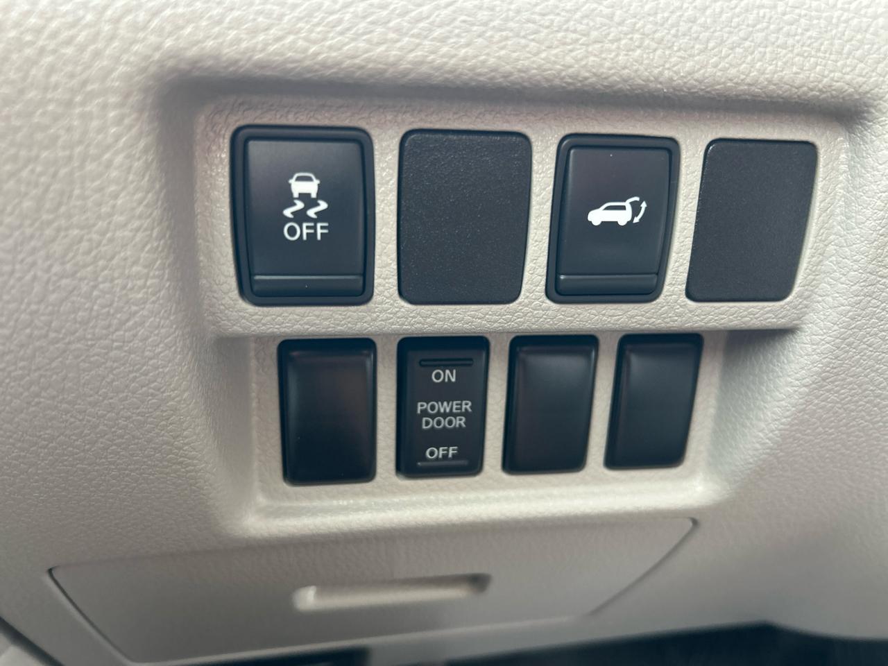 Nissan Quest 4dr SL 2012