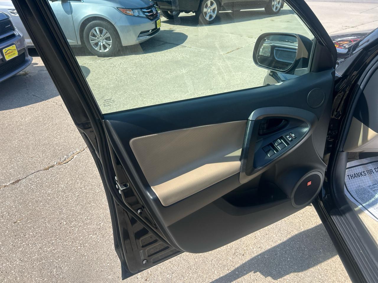 Toyota RAV4 4WD 4dr 4-cyl 4-Spd AT Ltd (Natl) 2011