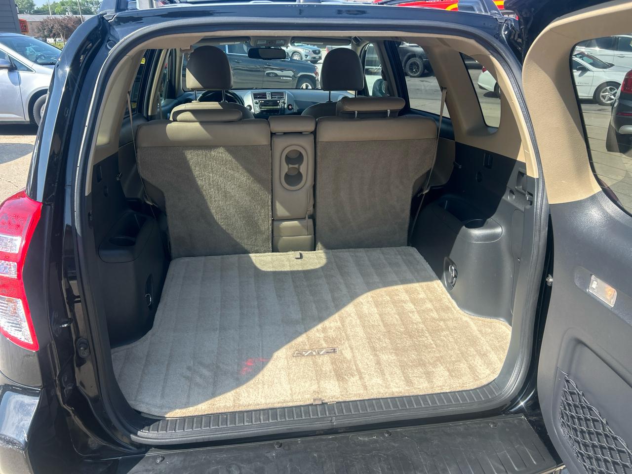 Toyota RAV4 4WD 4dr 4-cyl 4-Spd AT Ltd (Natl) 2011