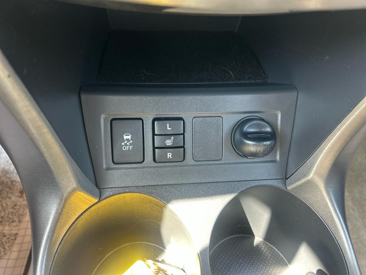 Toyota RAV4 4WD 4dr 4-cyl 4-Spd AT Ltd (Natl) 2011