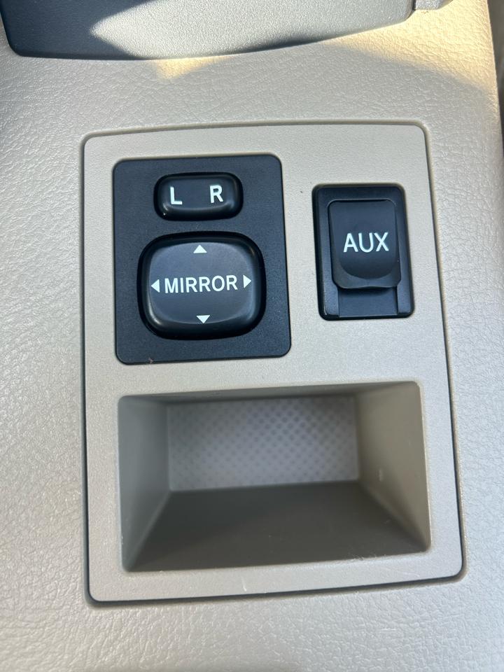 Toyota RAV4 4WD 4dr 4-cyl 4-Spd AT Ltd (Natl) 2011