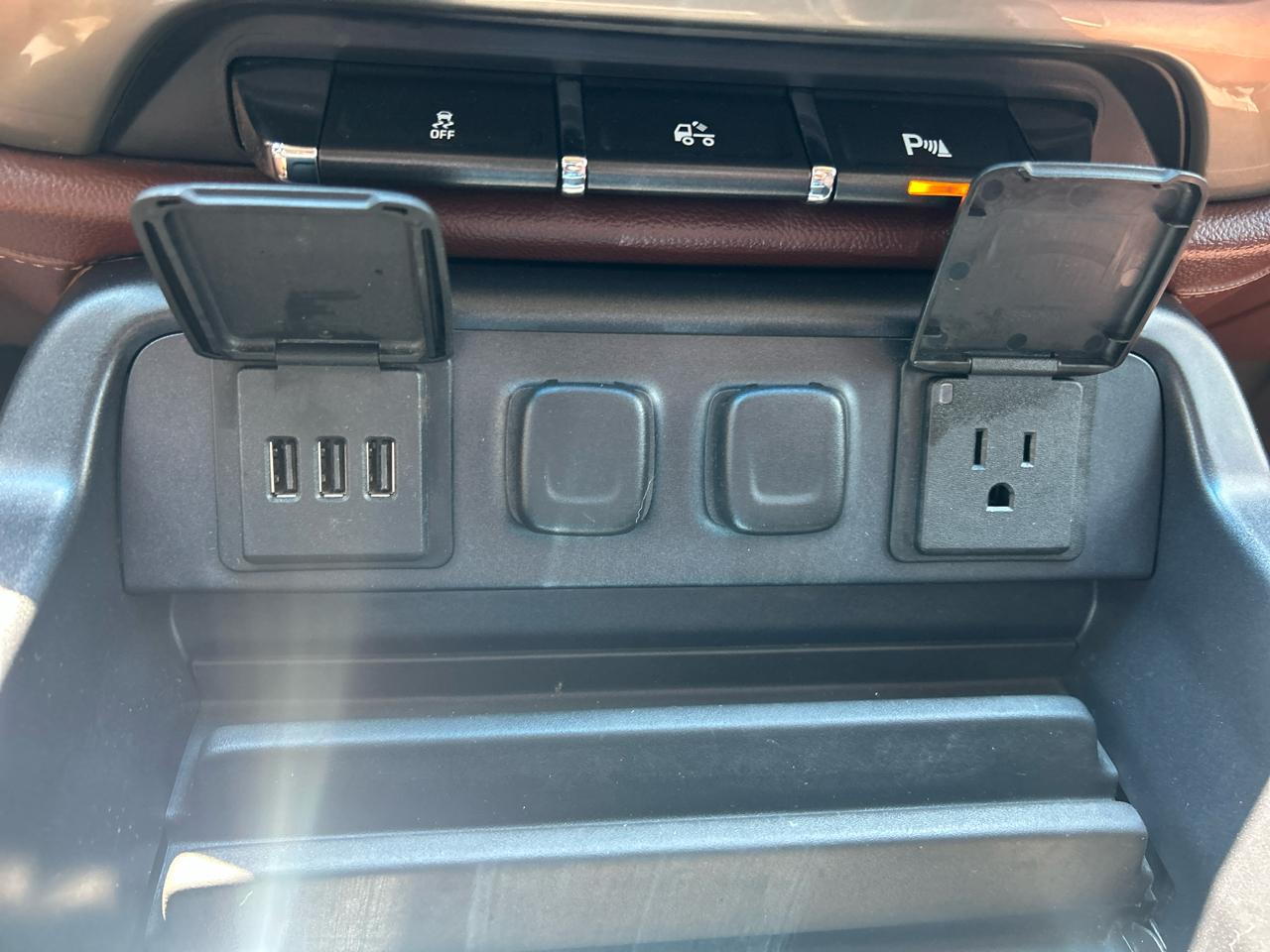 Chevrolet Silverado 1500 4WD Crew Cab 143.5" High Country 2014