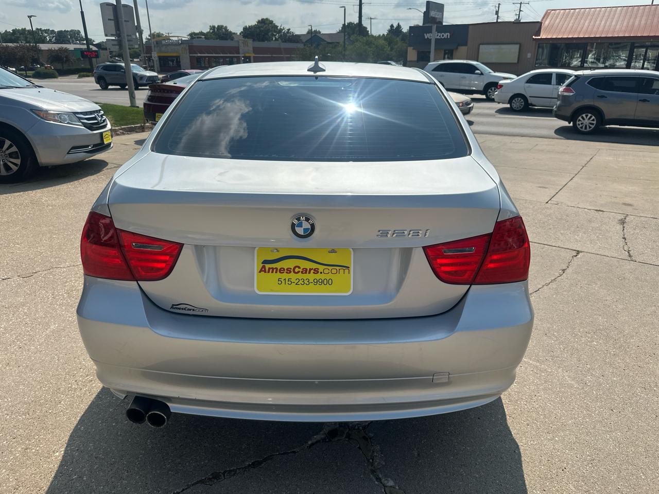 BMW 3 Series 4dr Sdn 328i xDrive AWD 2011
