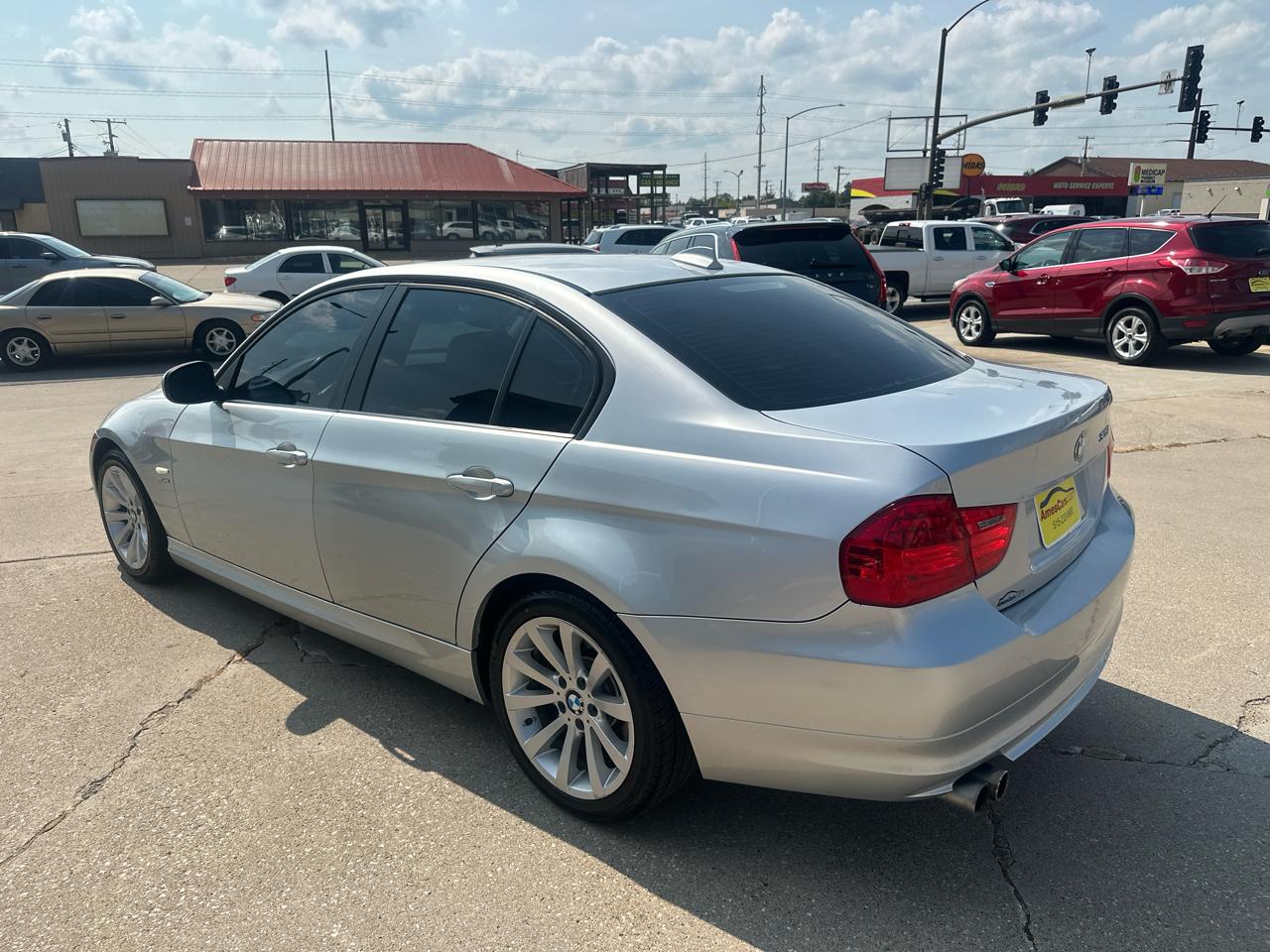 BMW 3 Series 4dr Sdn 328i xDrive AWD 2011