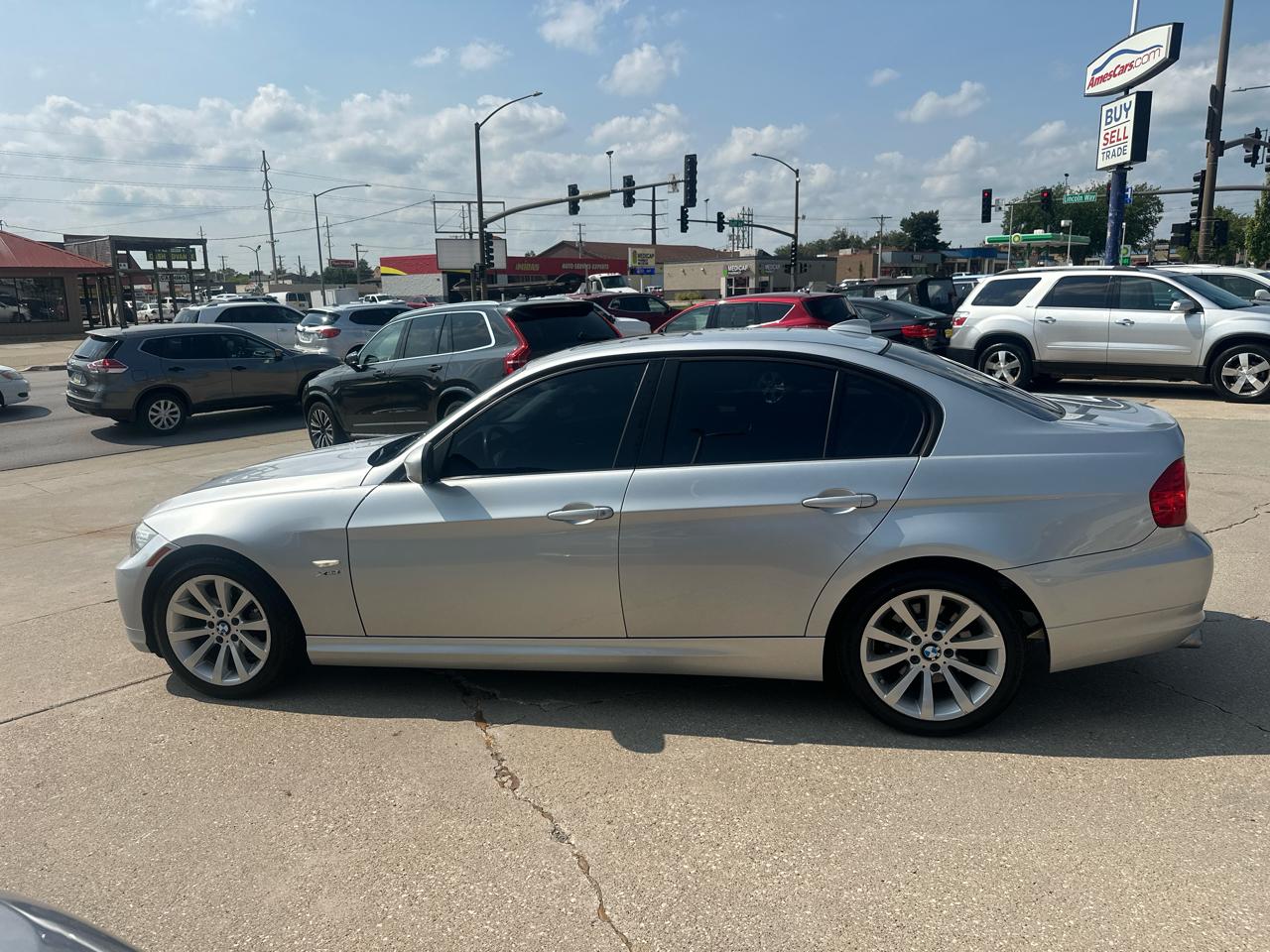 BMW 3 Series 4dr Sdn 328i xDrive AWD 2011