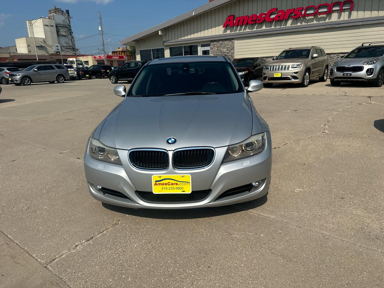 BMW 3 Series 4dr Sdn 328i xDrive AWD 2011