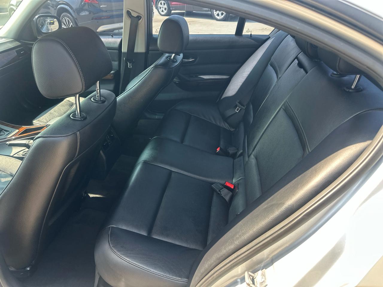 BMW 3 Series 4dr Sdn 328i xDrive AWD 2011