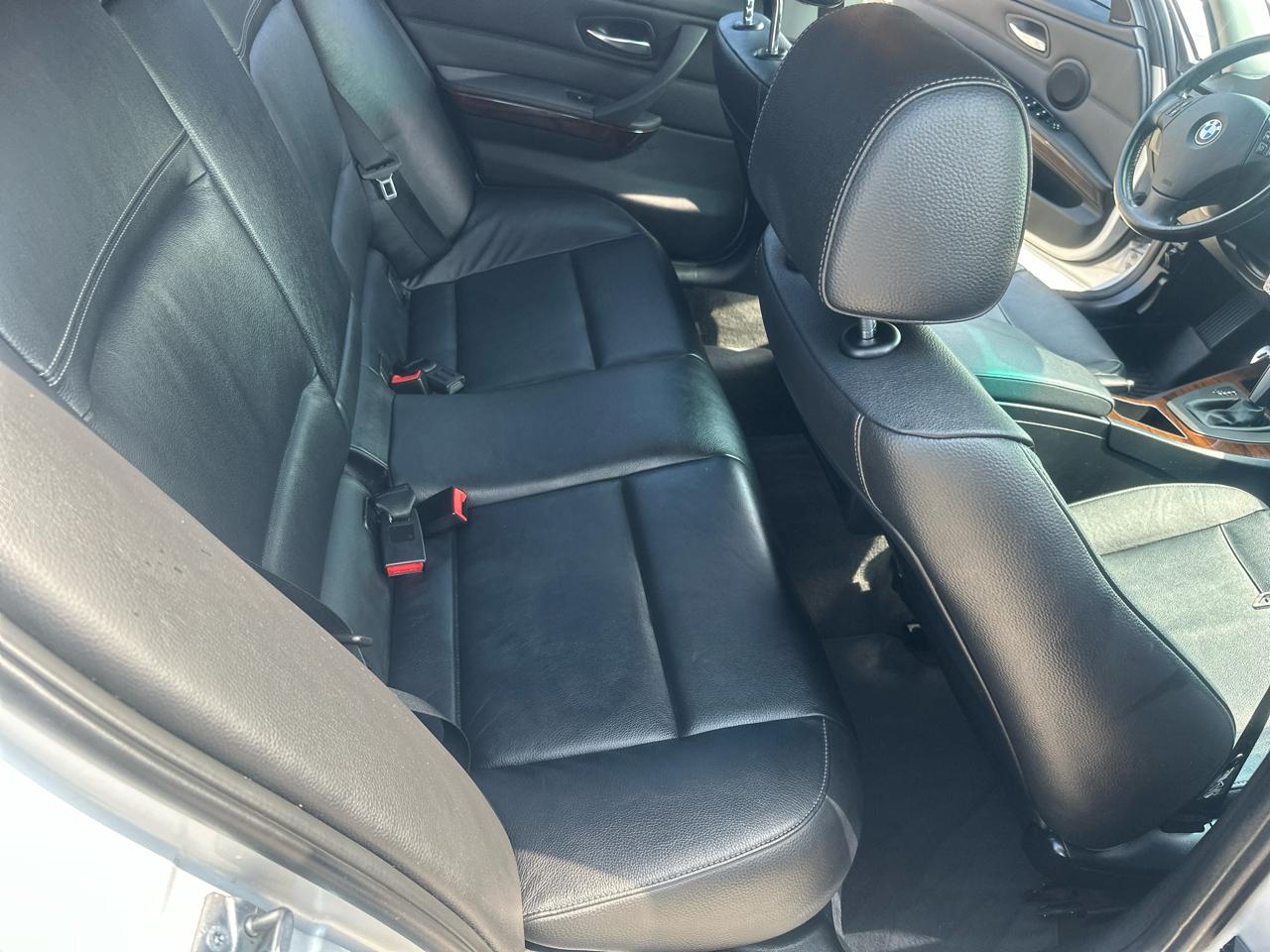 BMW 3 Series 4dr Sdn 328i xDrive AWD 2011
