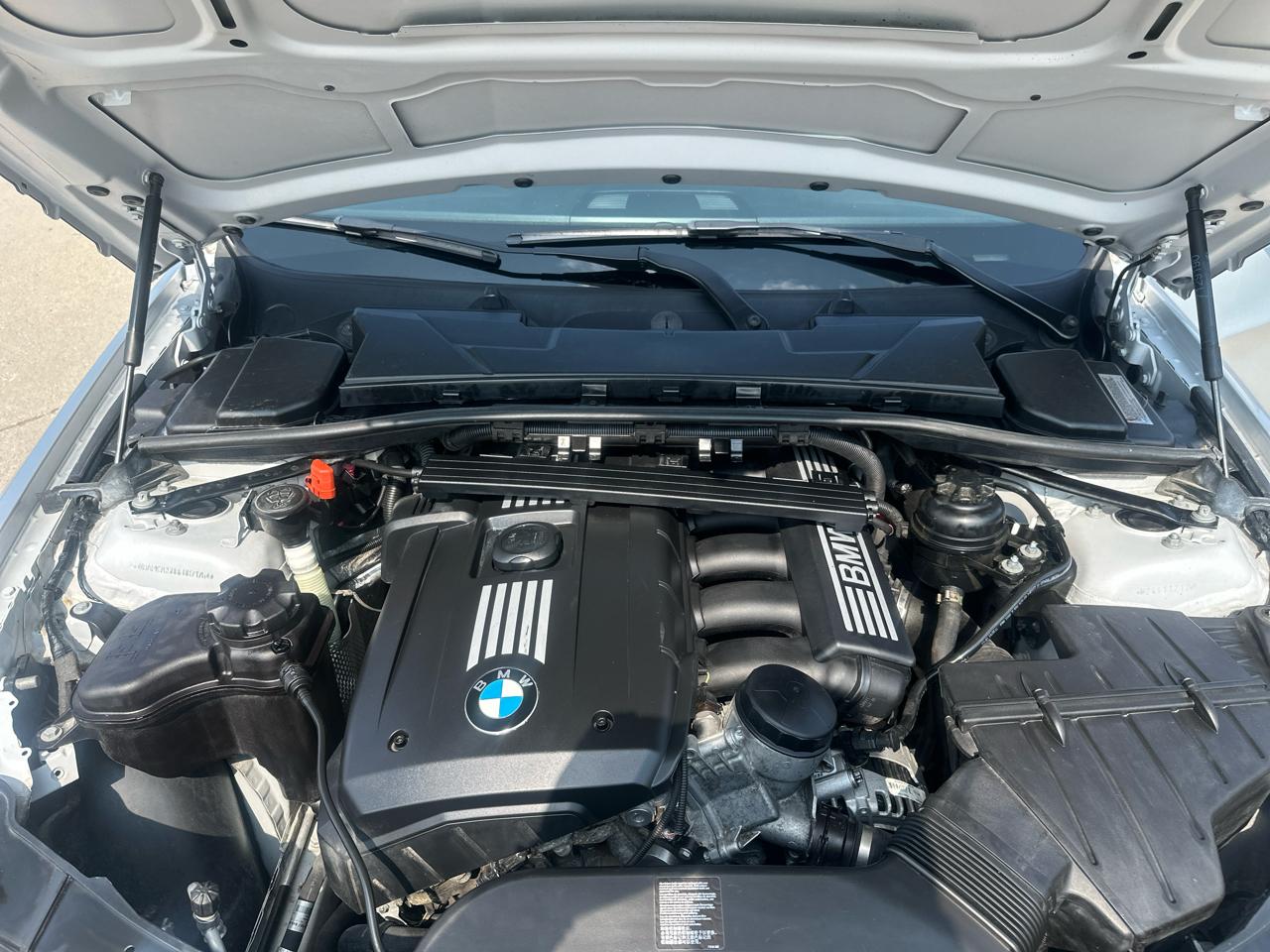 BMW 3 Series 4dr Sdn 328i xDrive AWD 2011
