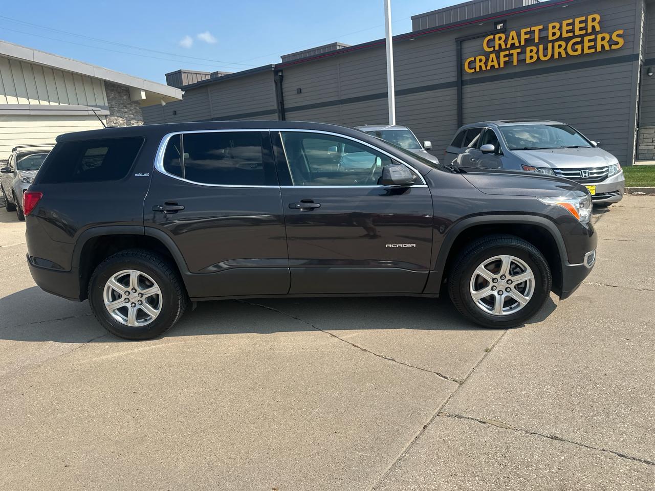 GMC Acadia FWD 4dr SLE w/SLE-1 2017