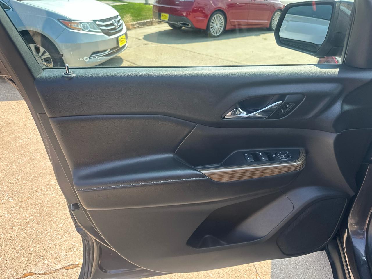 GMC Acadia FWD 4dr SLE w/SLE-1 2017