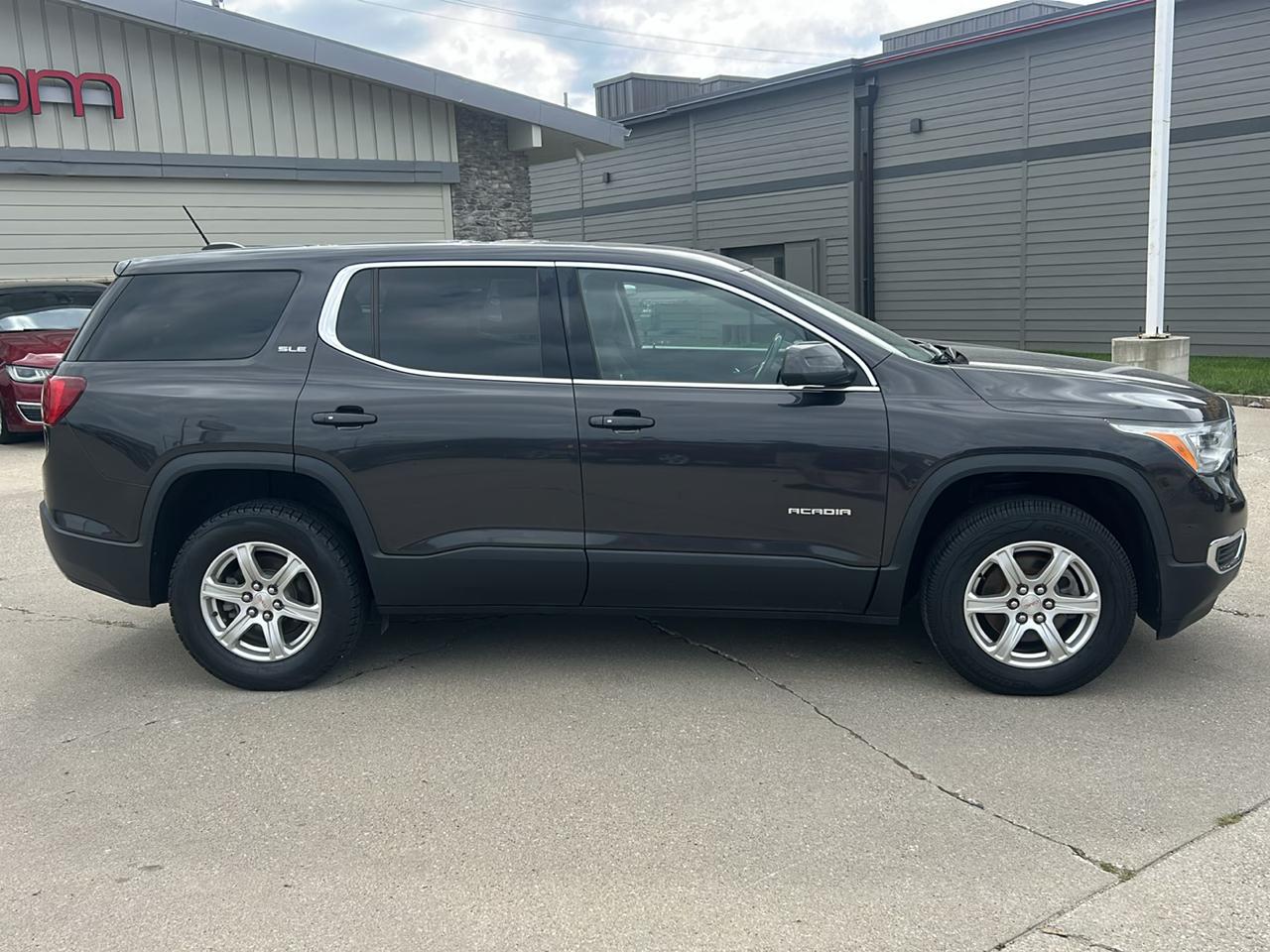 GMC Acadia FWD 4dr SLE w/SLE-1 2017