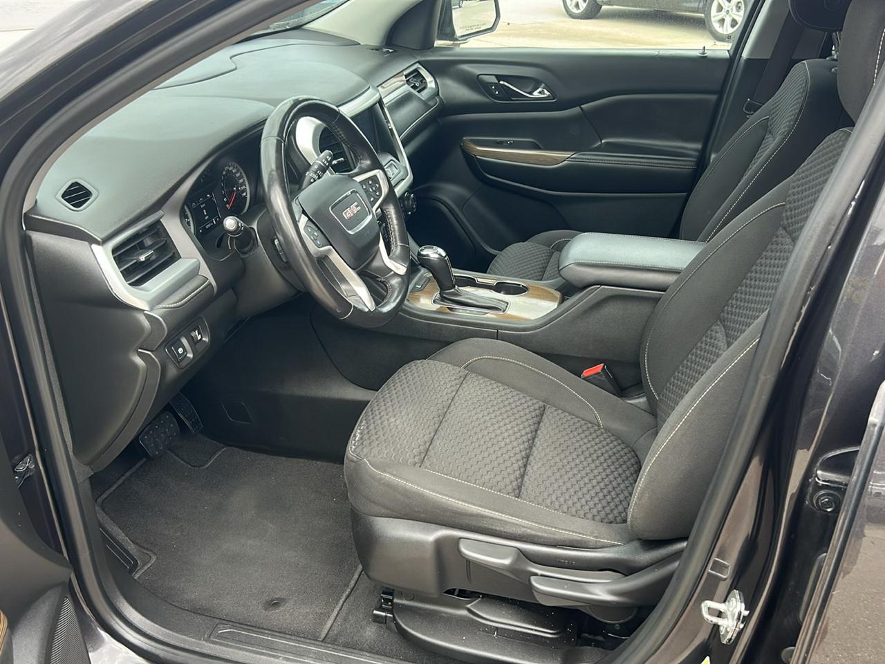 GMC Acadia FWD 4dr SLE w/SLE-1 2017