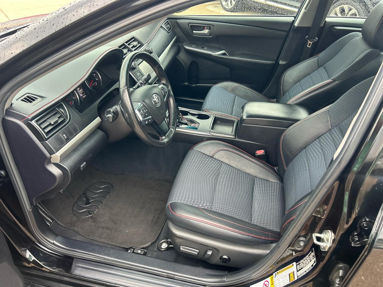 Toyota Camry 4dr Sdn I4 Auto XLE (Natl) 2015
