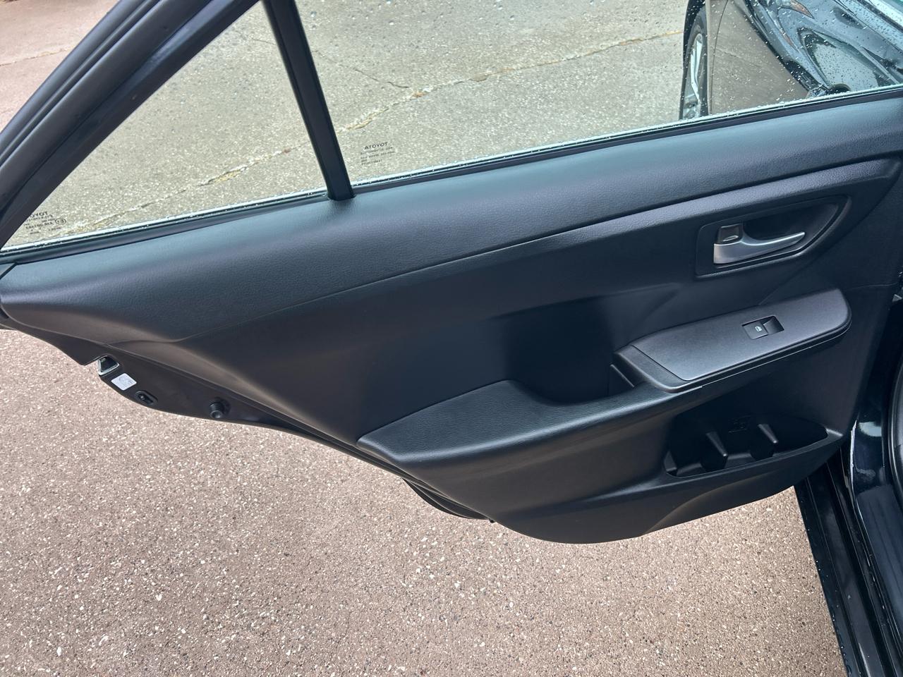 Toyota Camry 4dr Sdn I4 Auto XLE (Natl) 2015