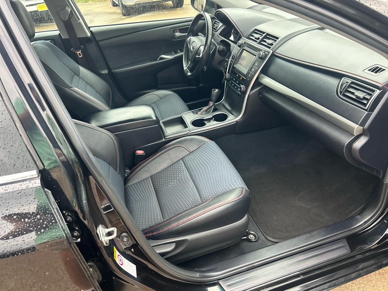 Toyota Camry 4dr Sdn I4 Auto XLE (Natl) 2015