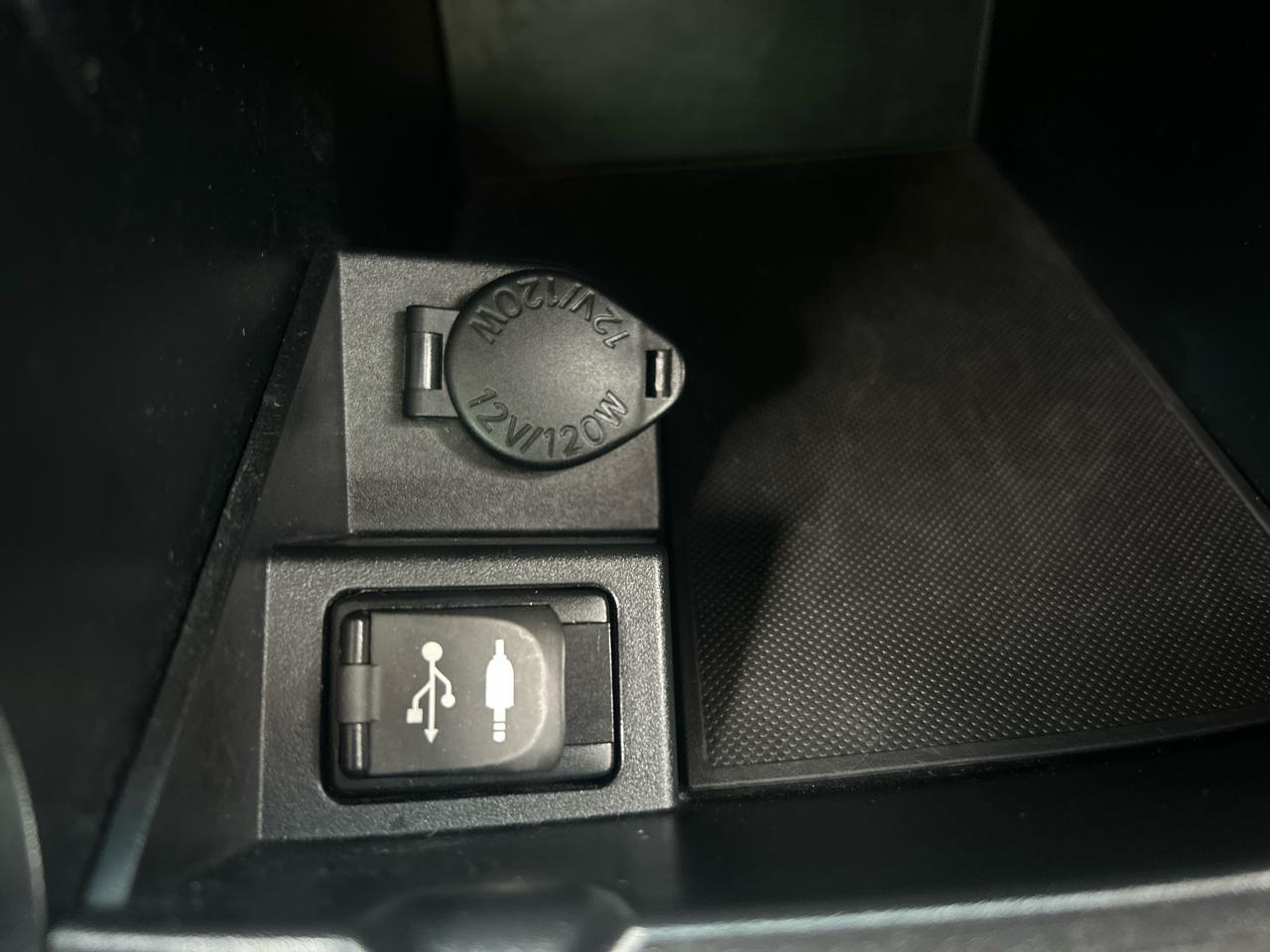 Toyota Camry 4dr Sdn I4 Auto XLE (Natl) 2015