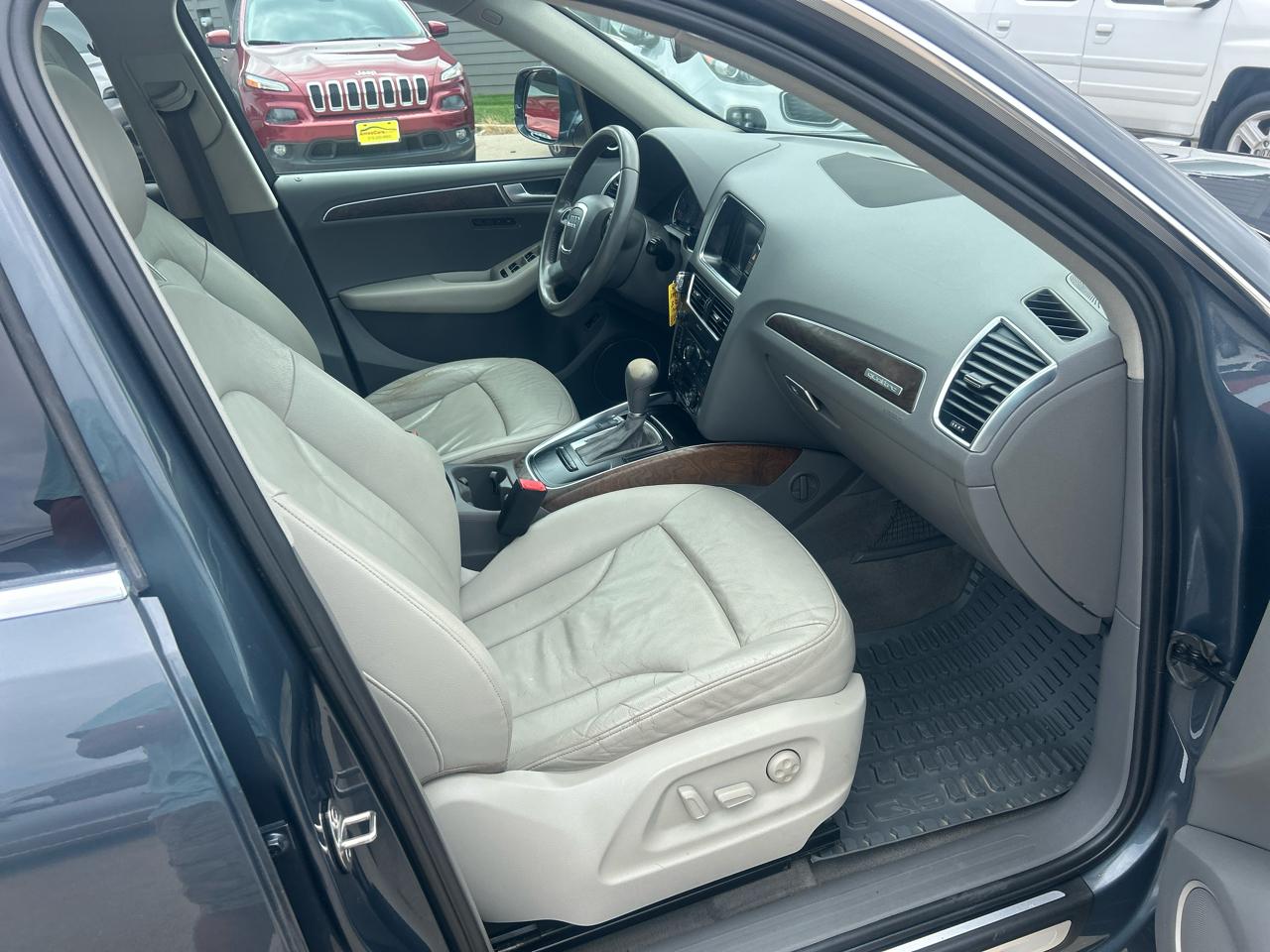 Audi Q5 quattro 4dr Premium Plus 2010