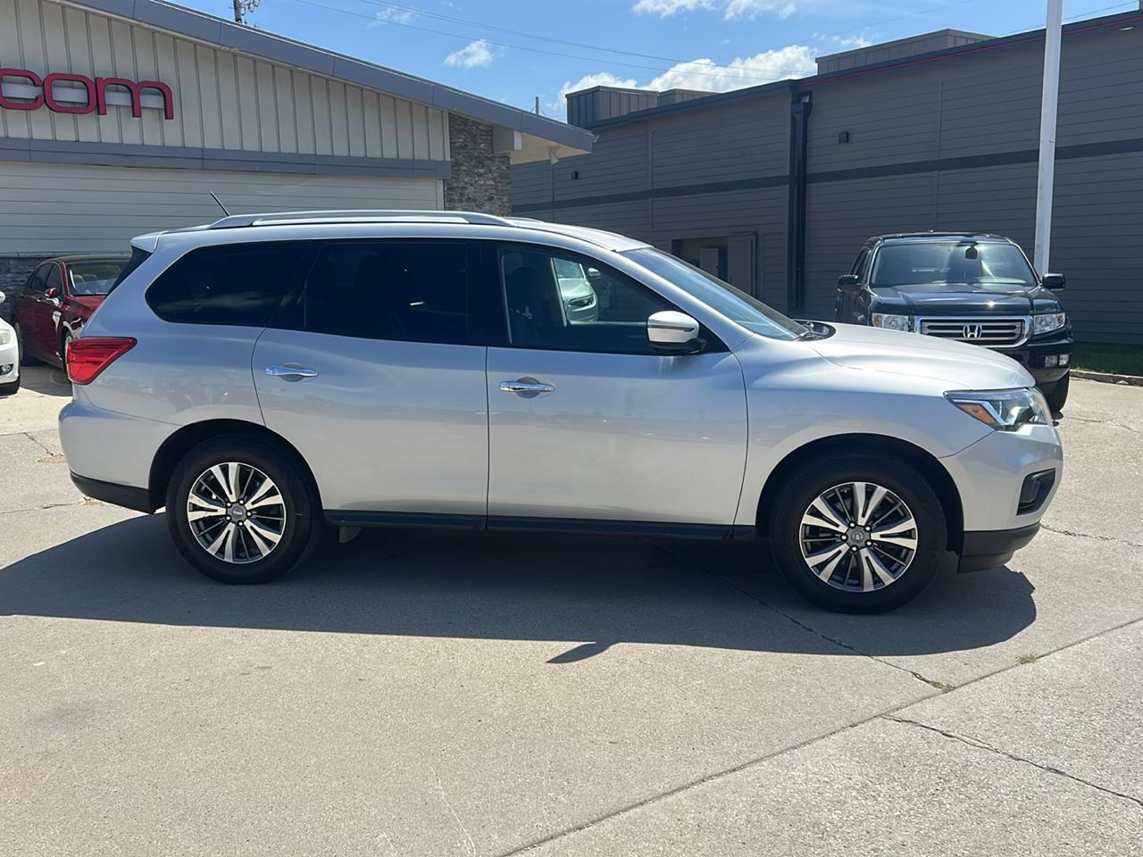 Nissan Pathfinder 4x4 SV 2018