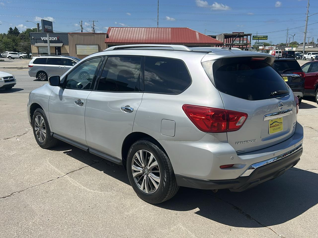 Nissan Pathfinder 4x4 SV 2018