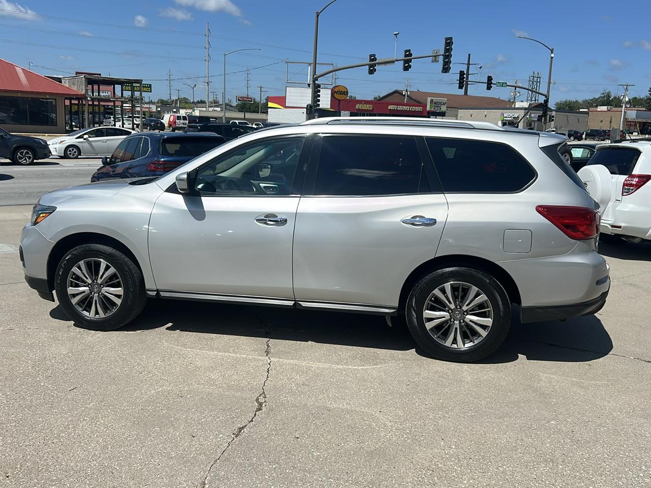 Nissan Pathfinder 4x4 SV 2018