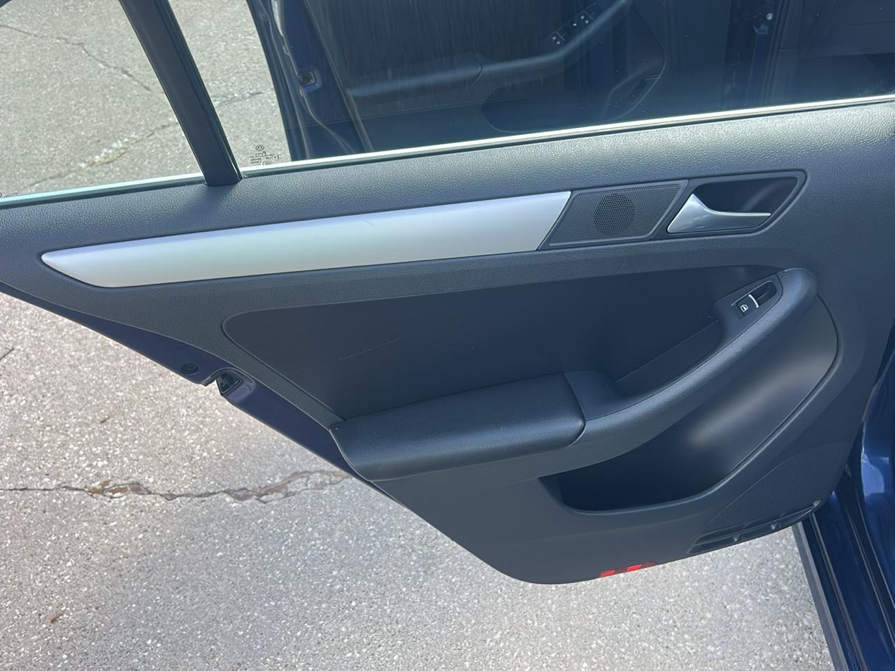 Volkswagen Jetta Sedan 4dr Auto SE PZEV 2013