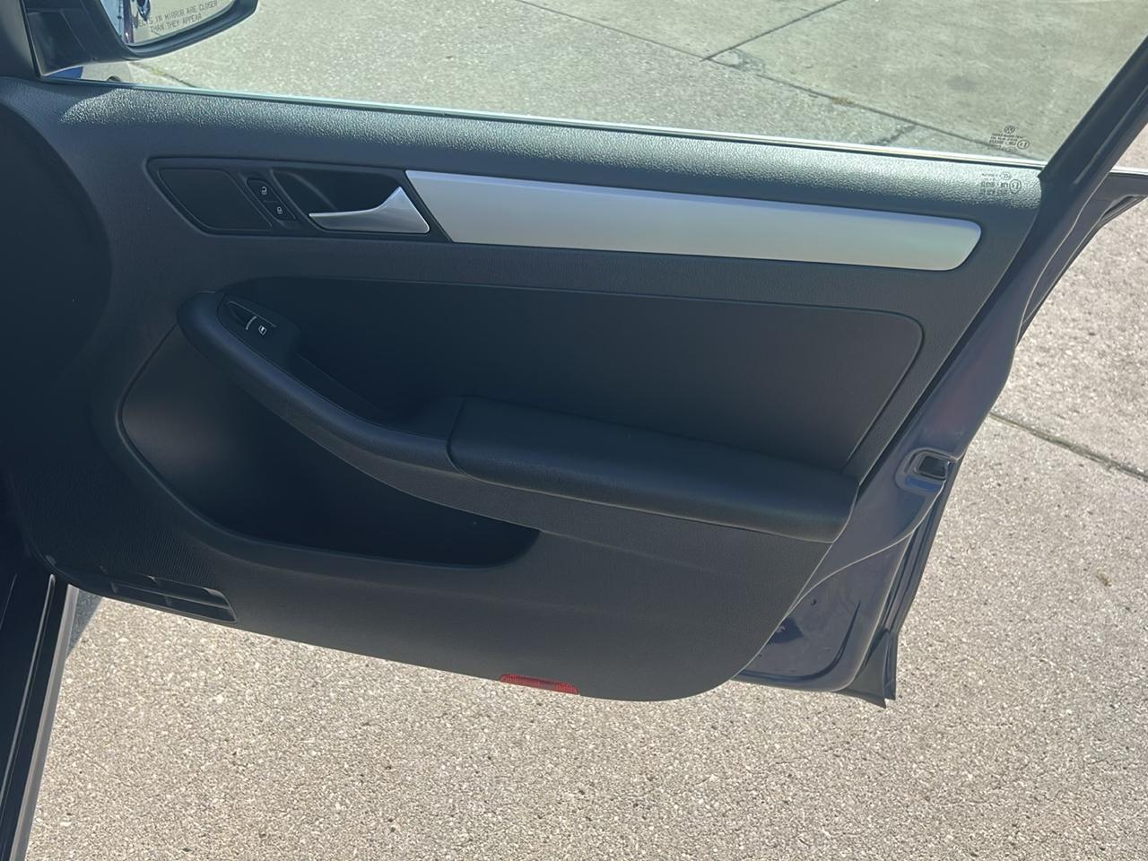 Volkswagen Jetta Sedan 4dr Auto SE PZEV 2013