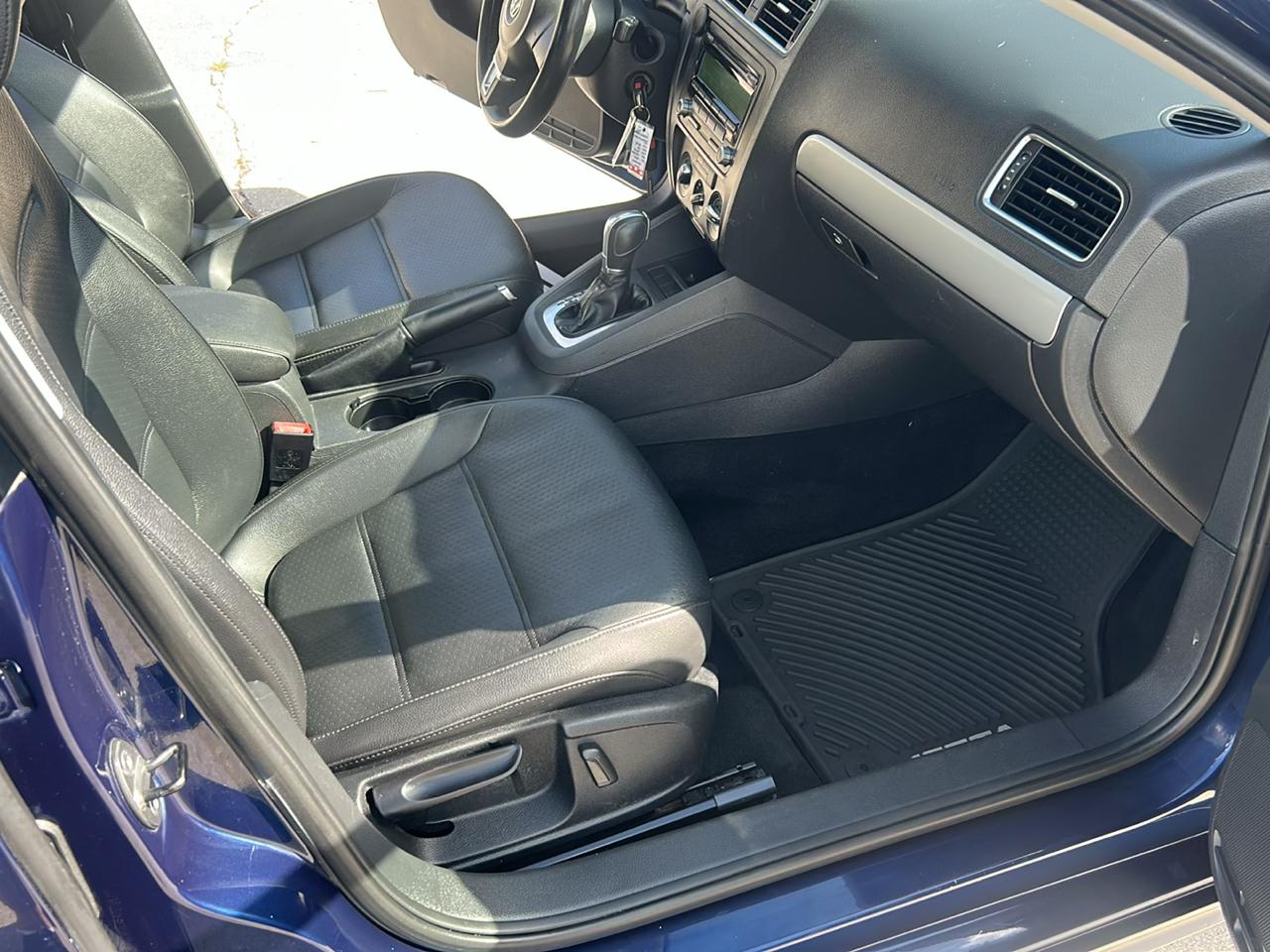Volkswagen Jetta Sedan 4dr Auto SE PZEV 2013