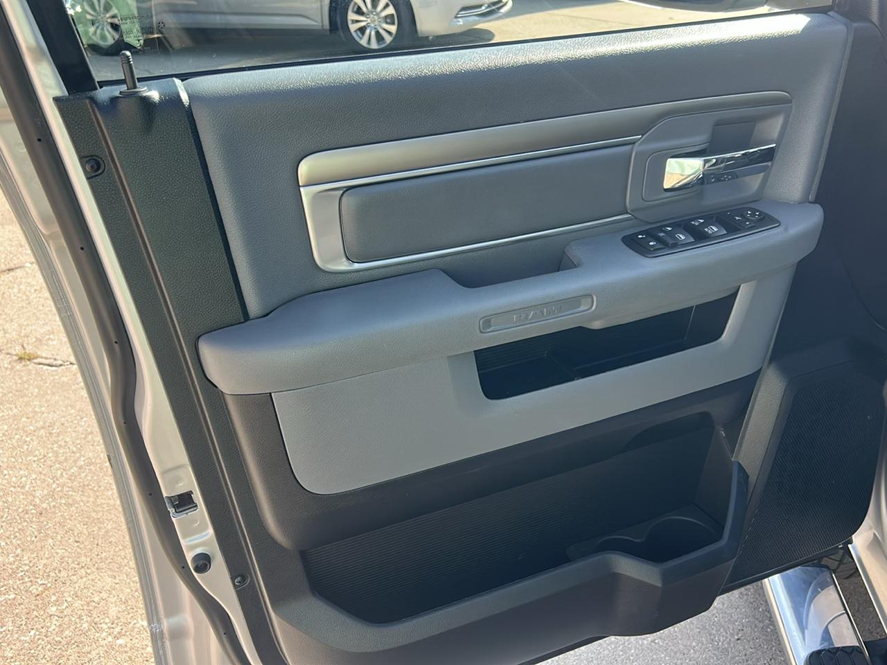 RAM 1500 4WD Crew Cab 140.5" Big Horn 2016