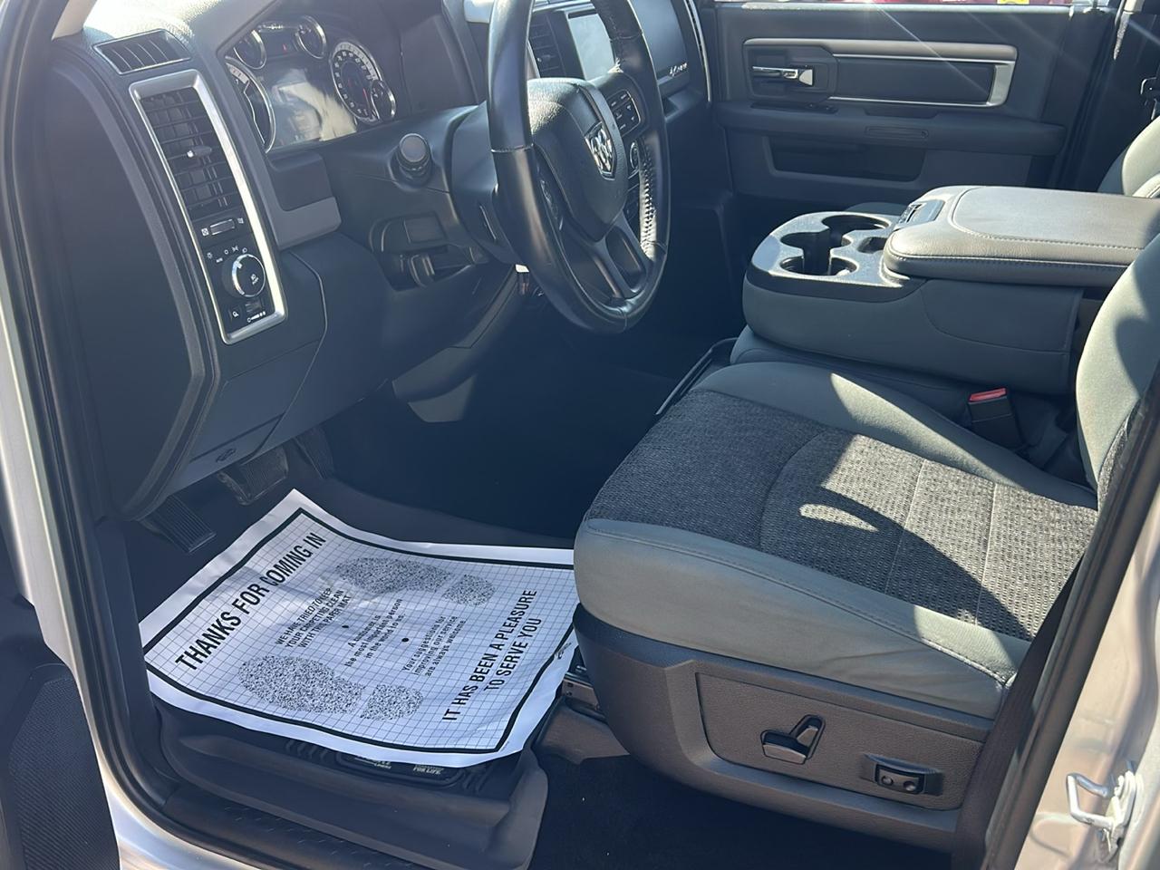 RAM 1500 4WD Crew Cab 140.5" Big Horn 2016