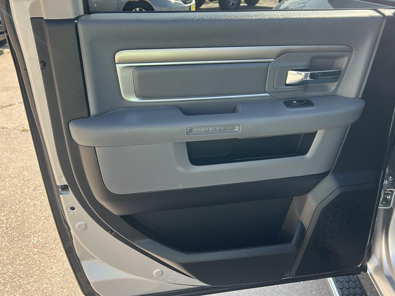 RAM 1500 4WD Crew Cab 140.5" Big Horn 2016