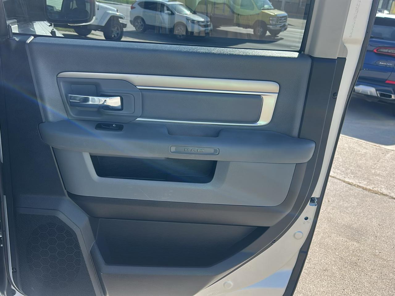 RAM 1500 4WD Crew Cab 140.5" Big Horn 2016