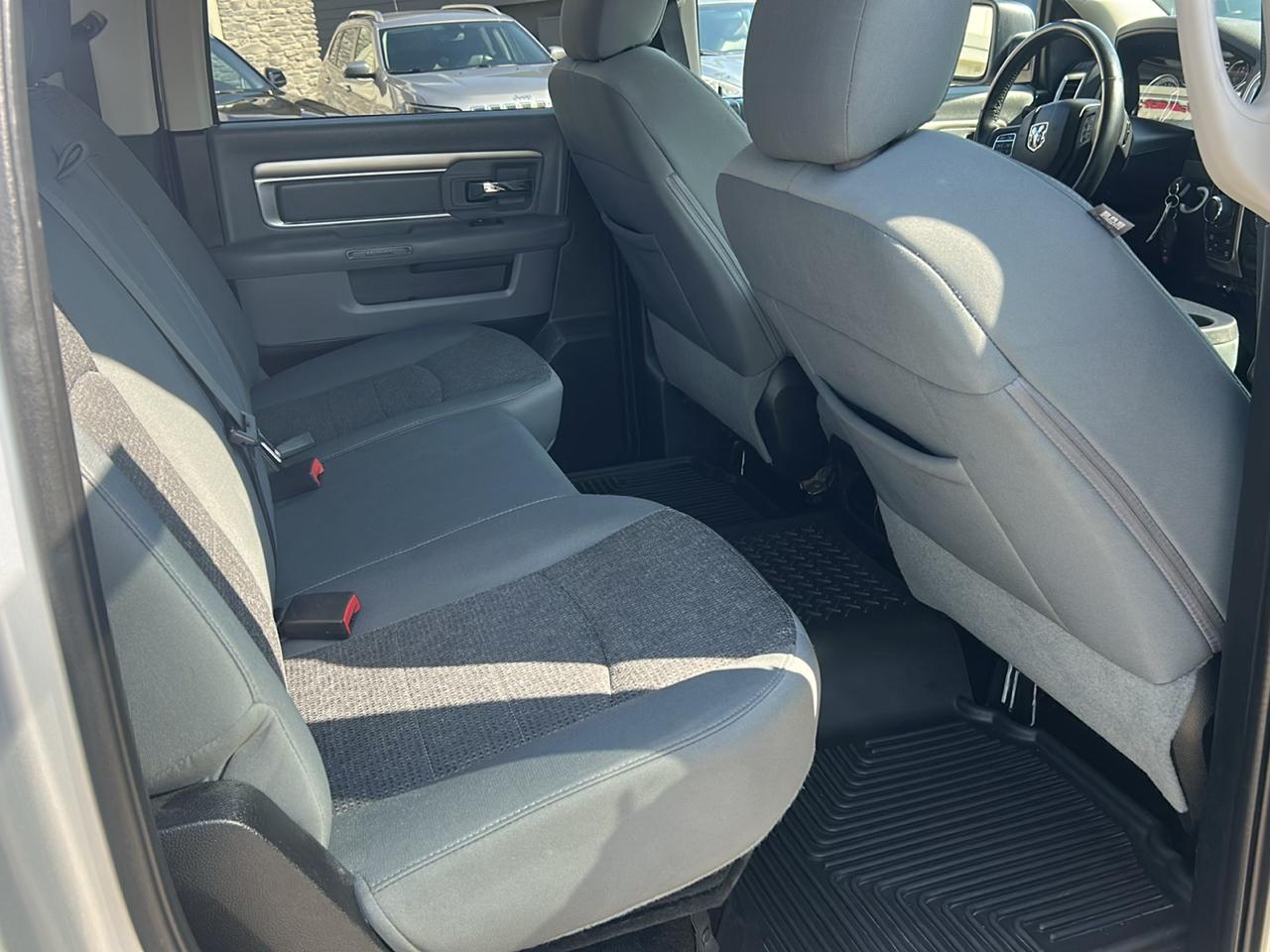 RAM 1500 4WD Crew Cab 140.5" Big Horn 2016