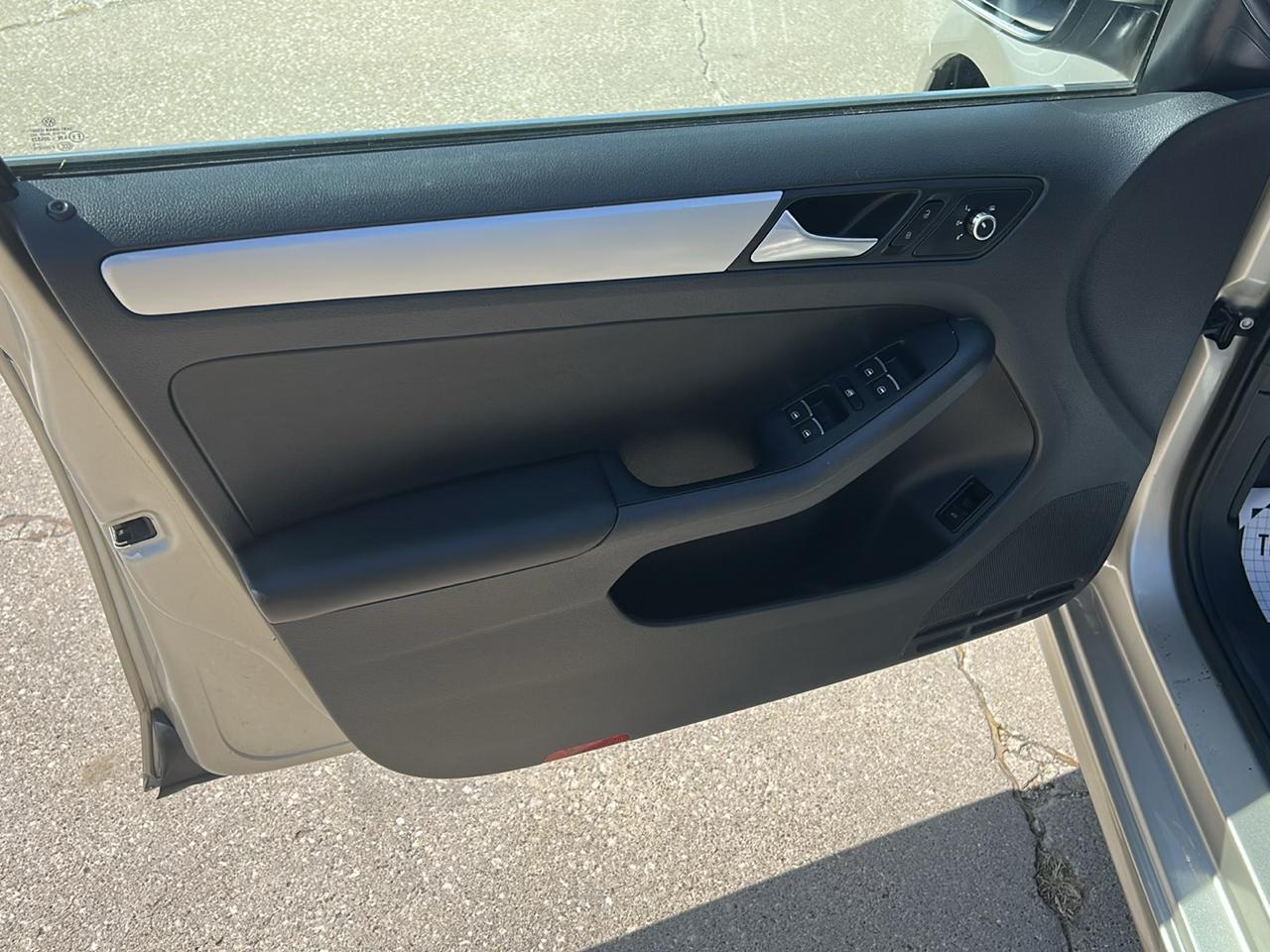 Volkswagen Jetta Sedan 4dr Auto SE 2014