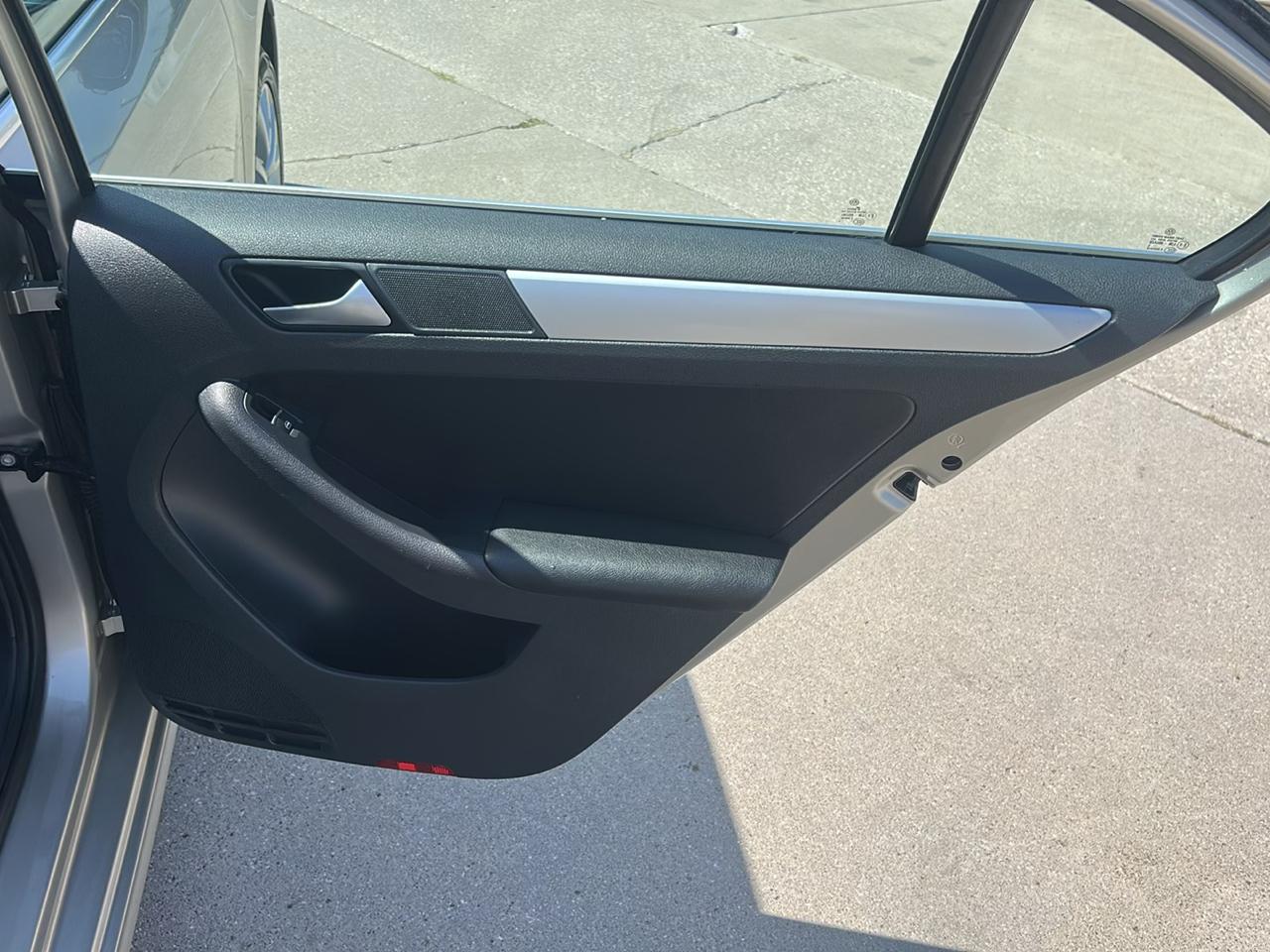 Volkswagen Jetta Sedan 4dr Auto SE 2014