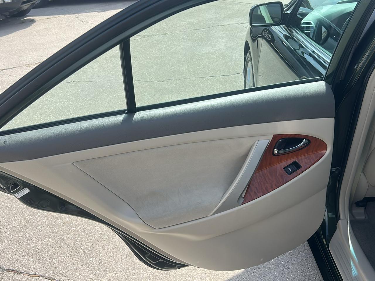 Toyota Camry 4dr Sdn I4 Man LE (Natl) 2011