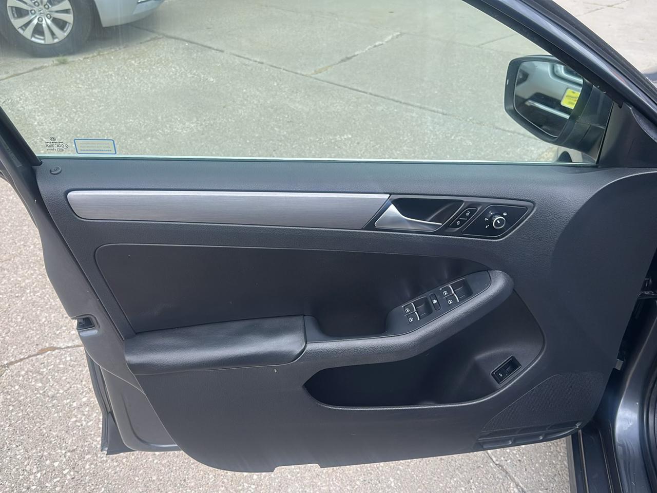 Volkswagen Jetta Sedan 4dr DSG TDI 2013