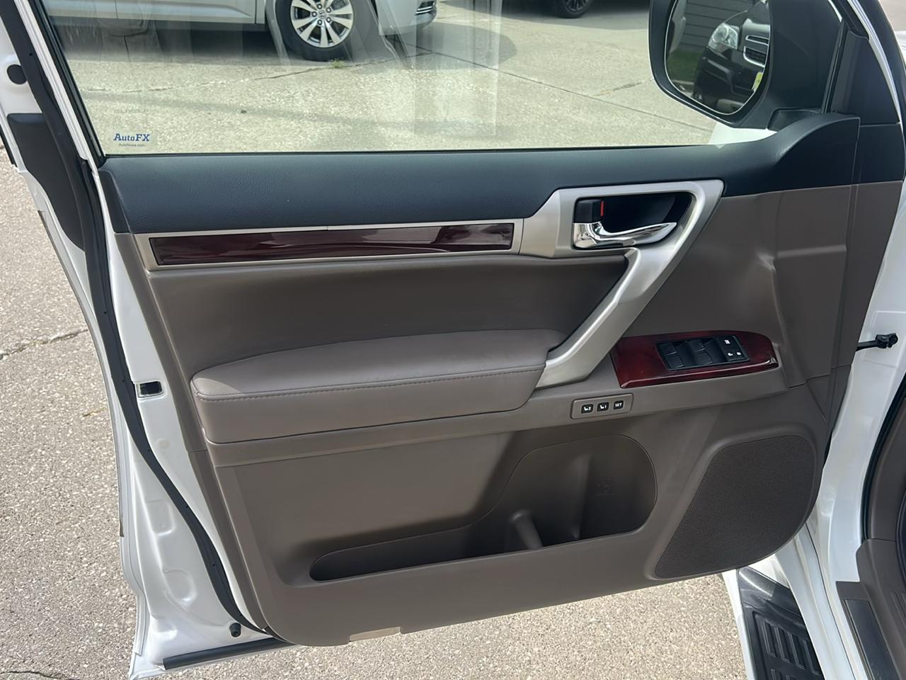 Lexus GX 460 4WD 4dr Premium 2012