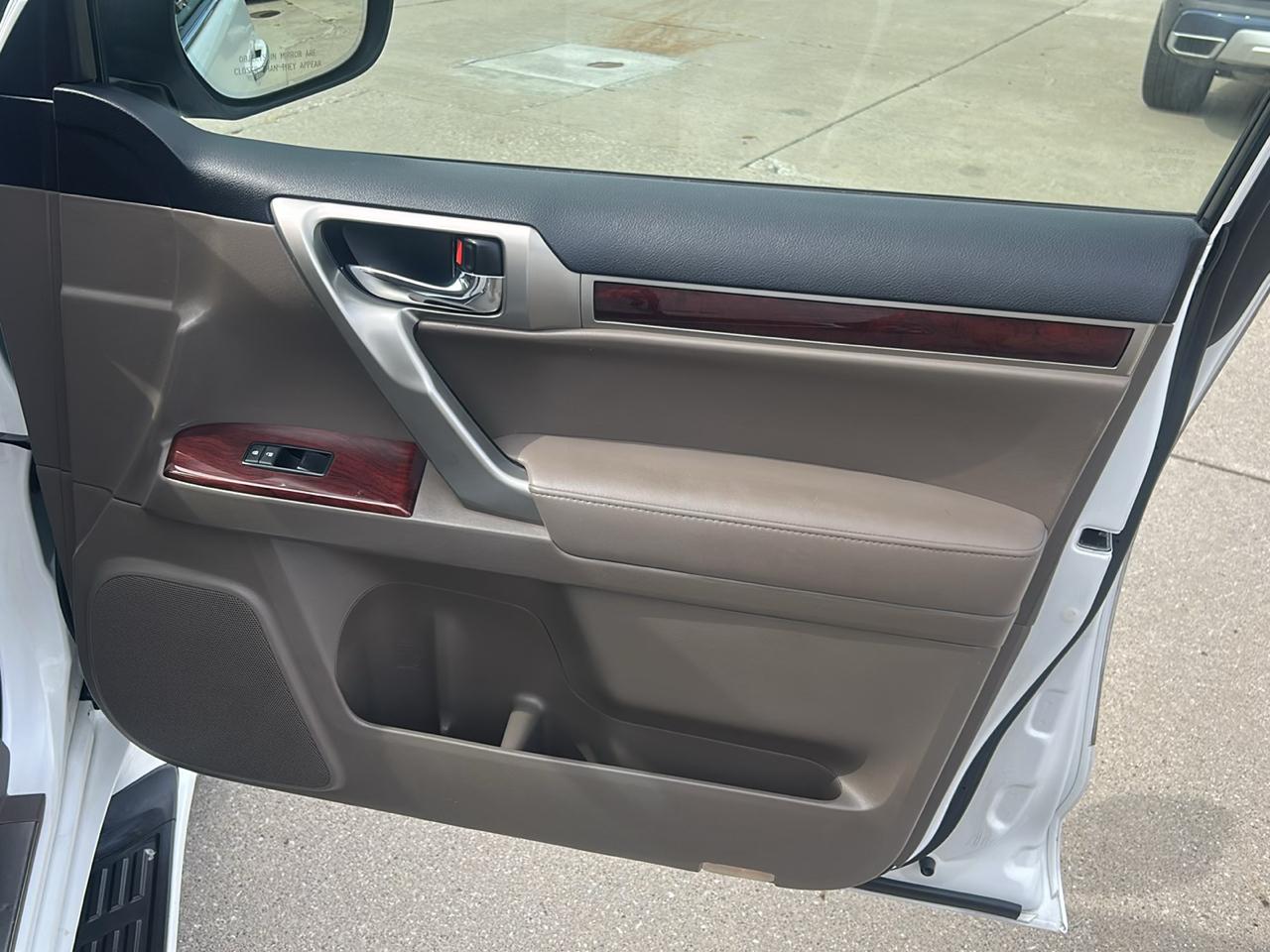 Lexus GX 460 4WD 4dr Premium 2012