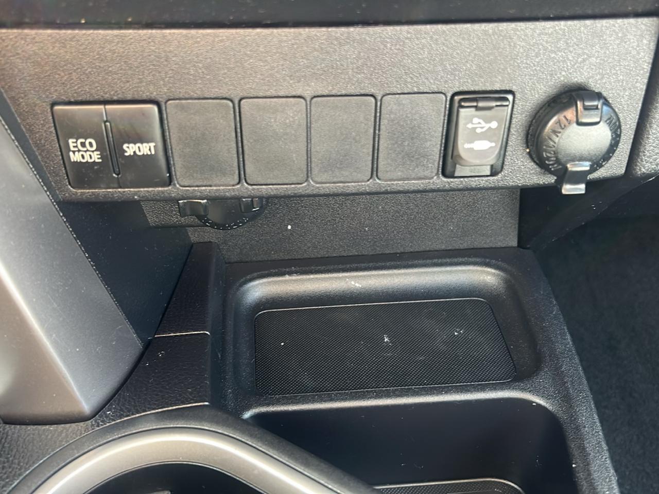 Toyota RAV4 AWD 4dr XLE (Natl) 2016