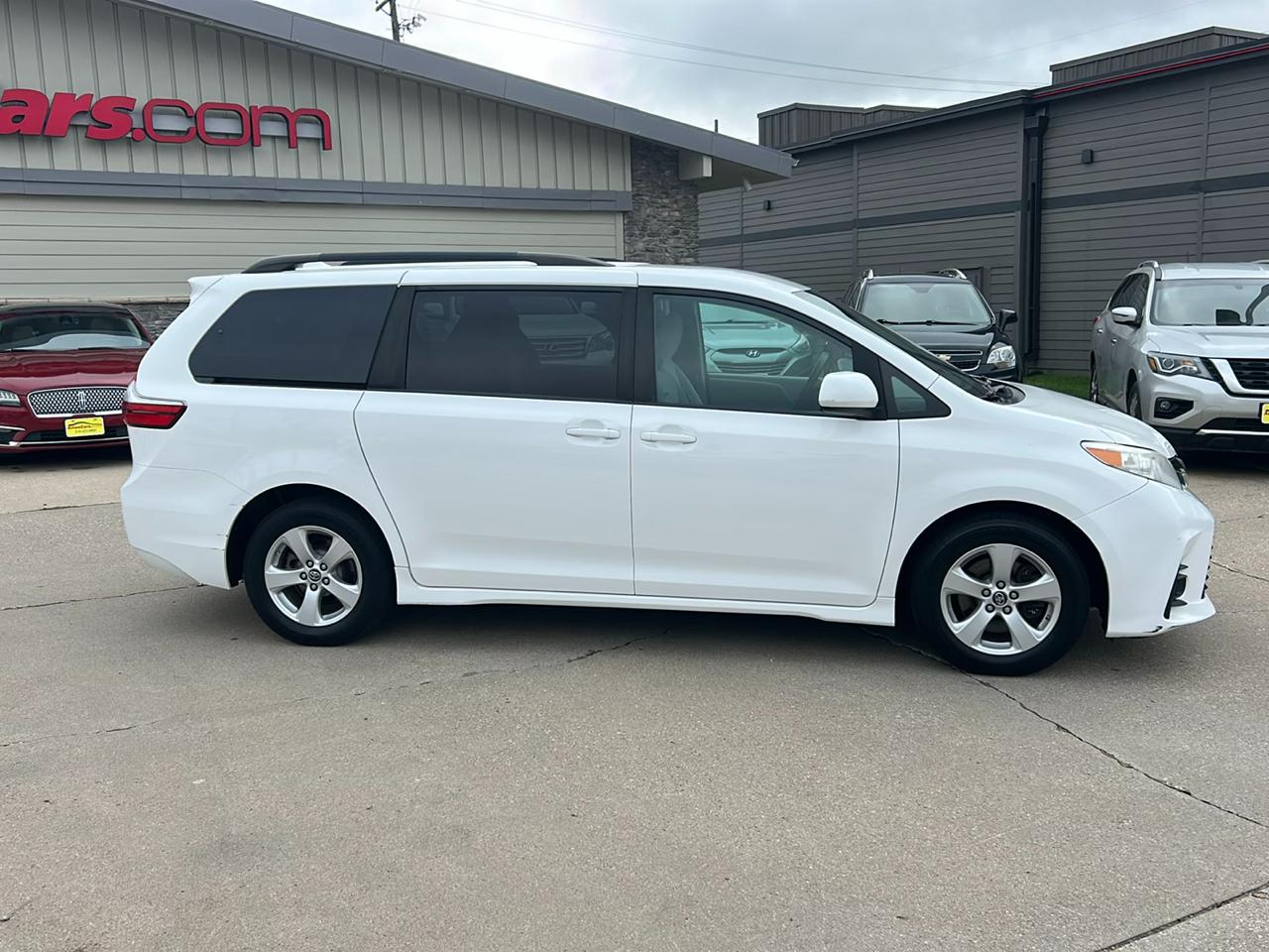 Toyota Sienna LE FWD 8-Passenger (Natl) 2018