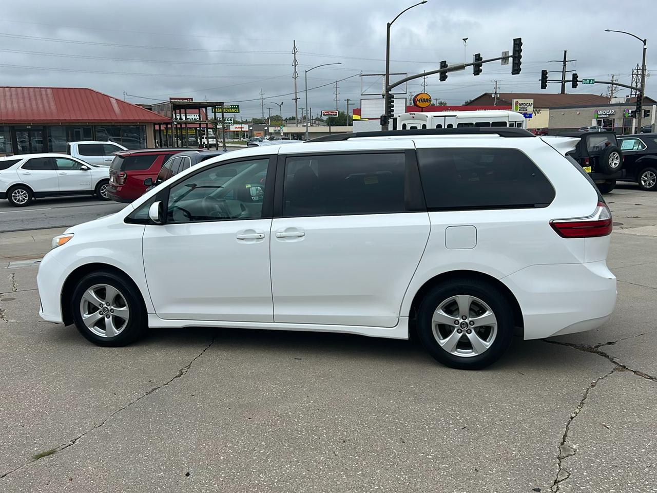 Toyota Sienna LE FWD 8-Passenger (Natl) 2018