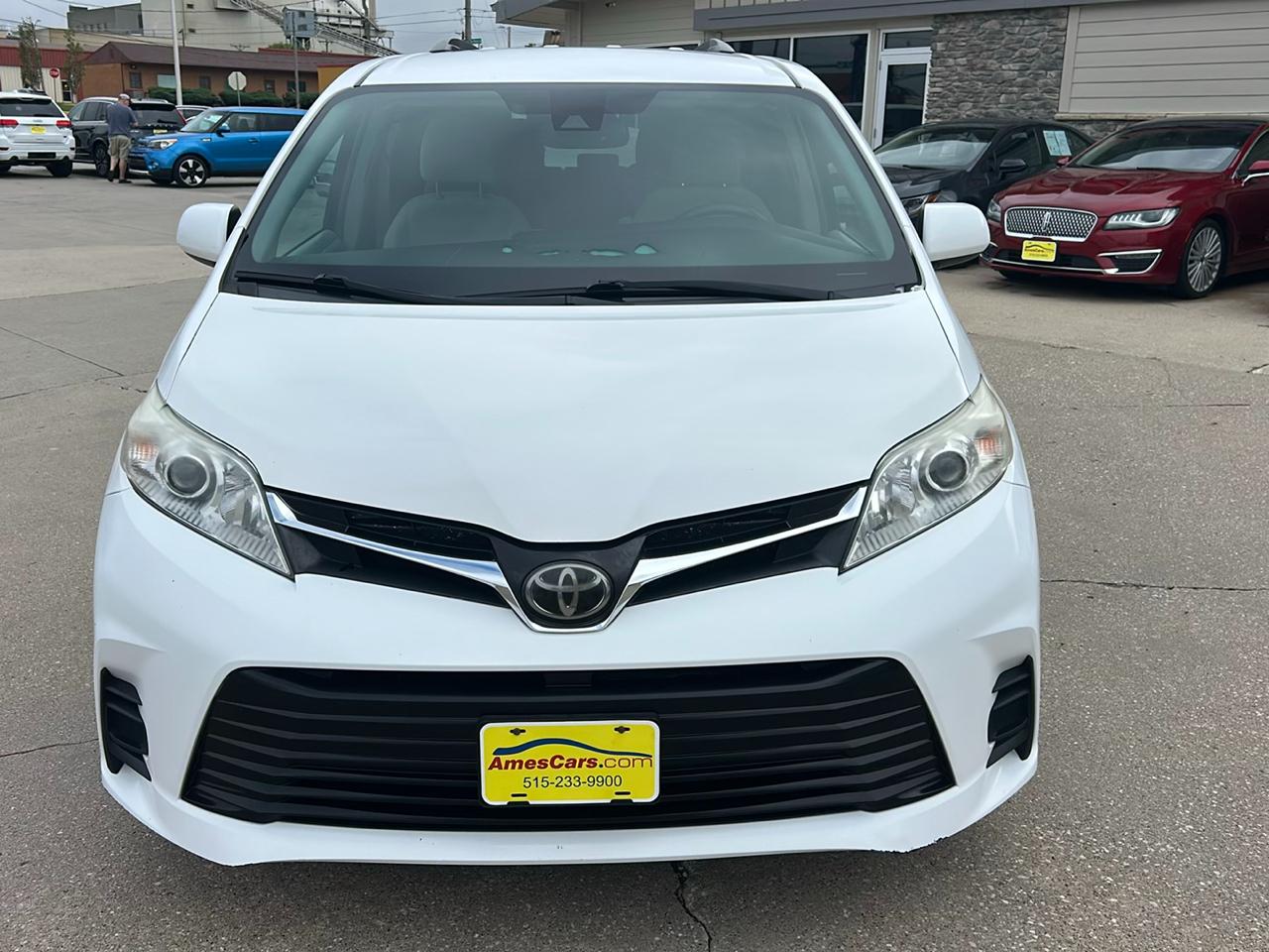 Toyota Sienna LE FWD 8-Passenger (Natl) 2018